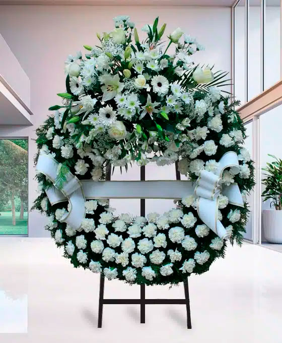 Corona Funeraria de claveles blancos para Oviedo